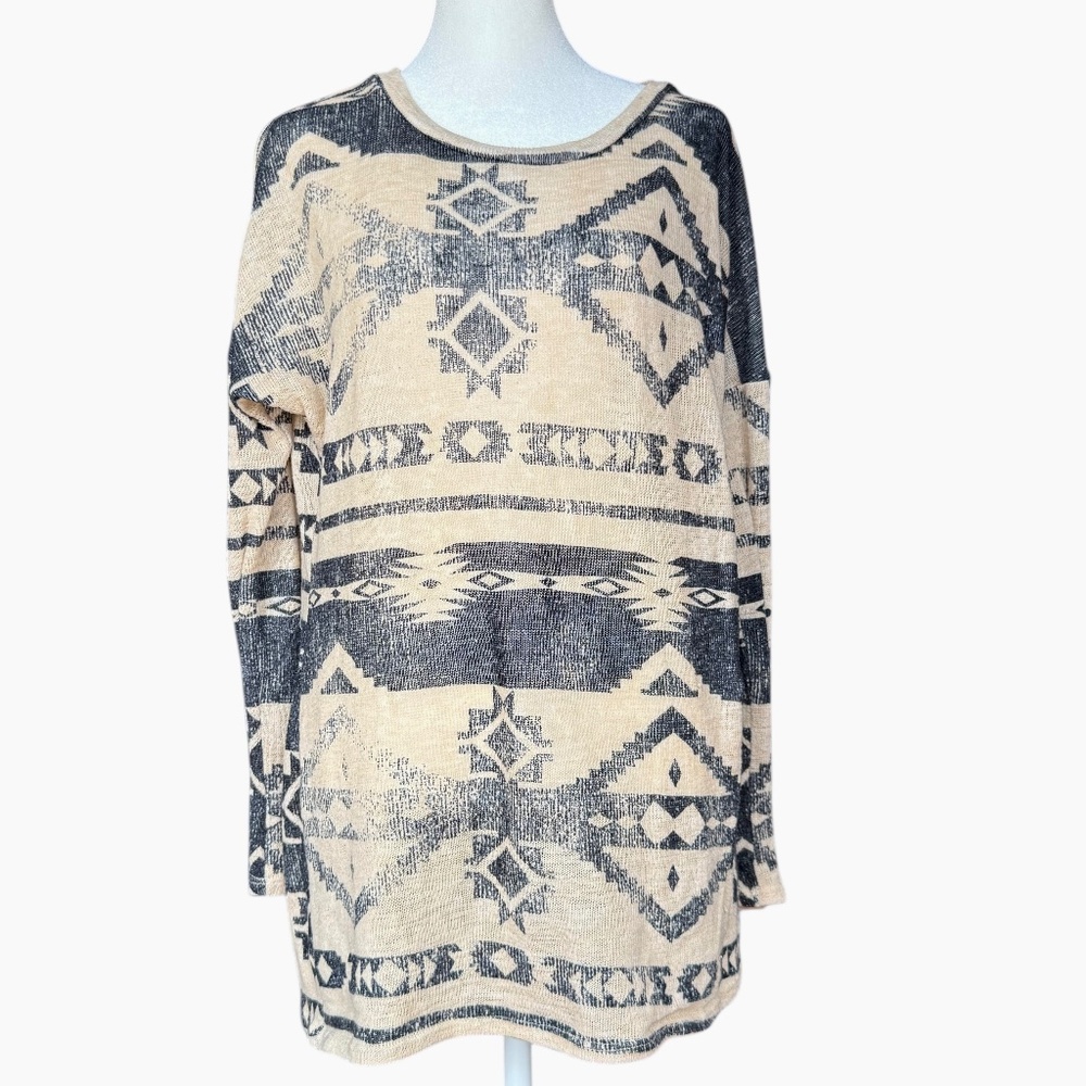 Southwestern‎ Black and Cream Sweater Sz L